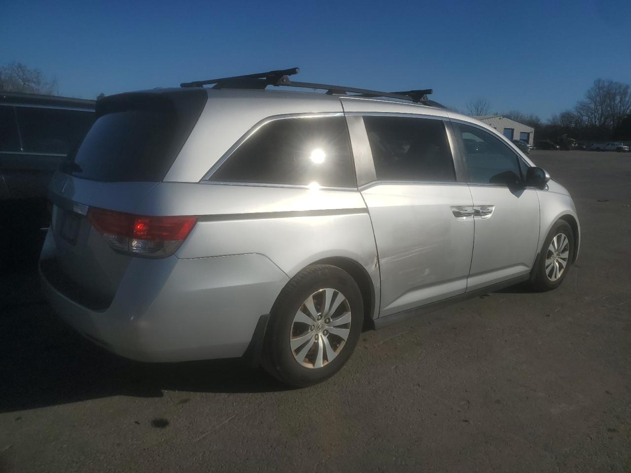 2015 Honda Odyssey VIN 5FNRL5H68FB039207 Copart auction photo, front end / side damage thumbnail 3