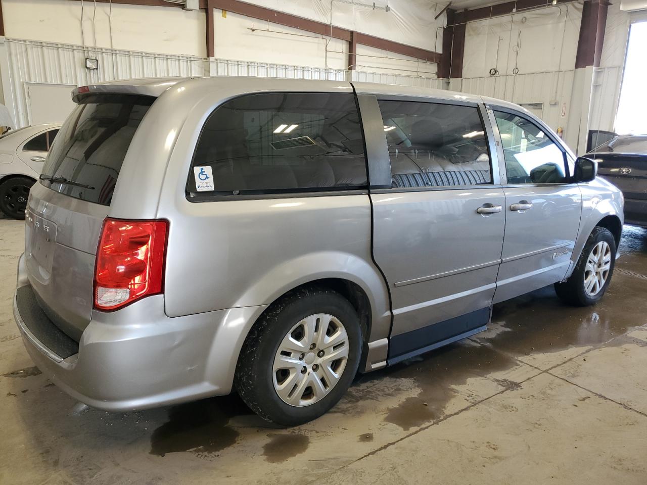 2016 Dodge Caravan VIN 2C4RDGBG6GR176520 Copart auction photo, front end damage thumbnail 3