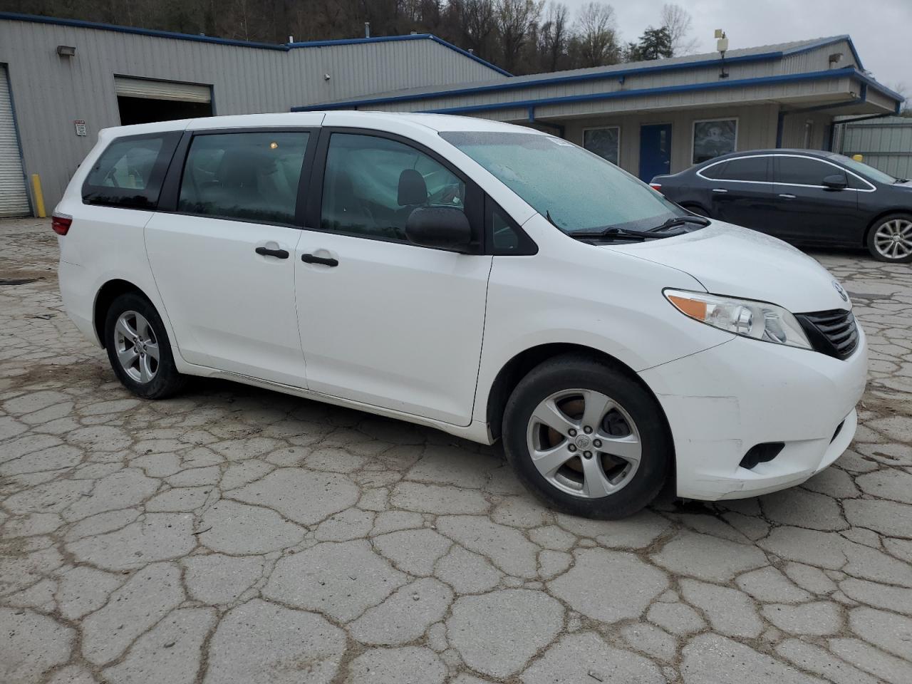 2017 Toyota Sienna VIN 5TDZZ3DC4HS785327 Copart auction photo, side / rear end damage thumbnail 4