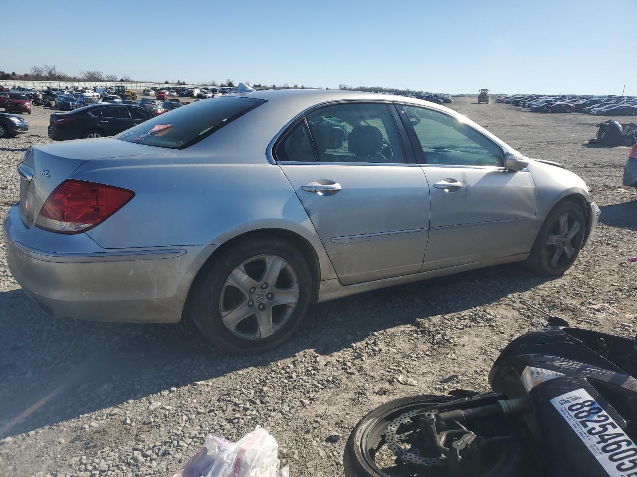 2006 Acura RL VIN JH4KB16526C000163 Copart auction photo, front end / minor dent/scratches damage thumbnail 3