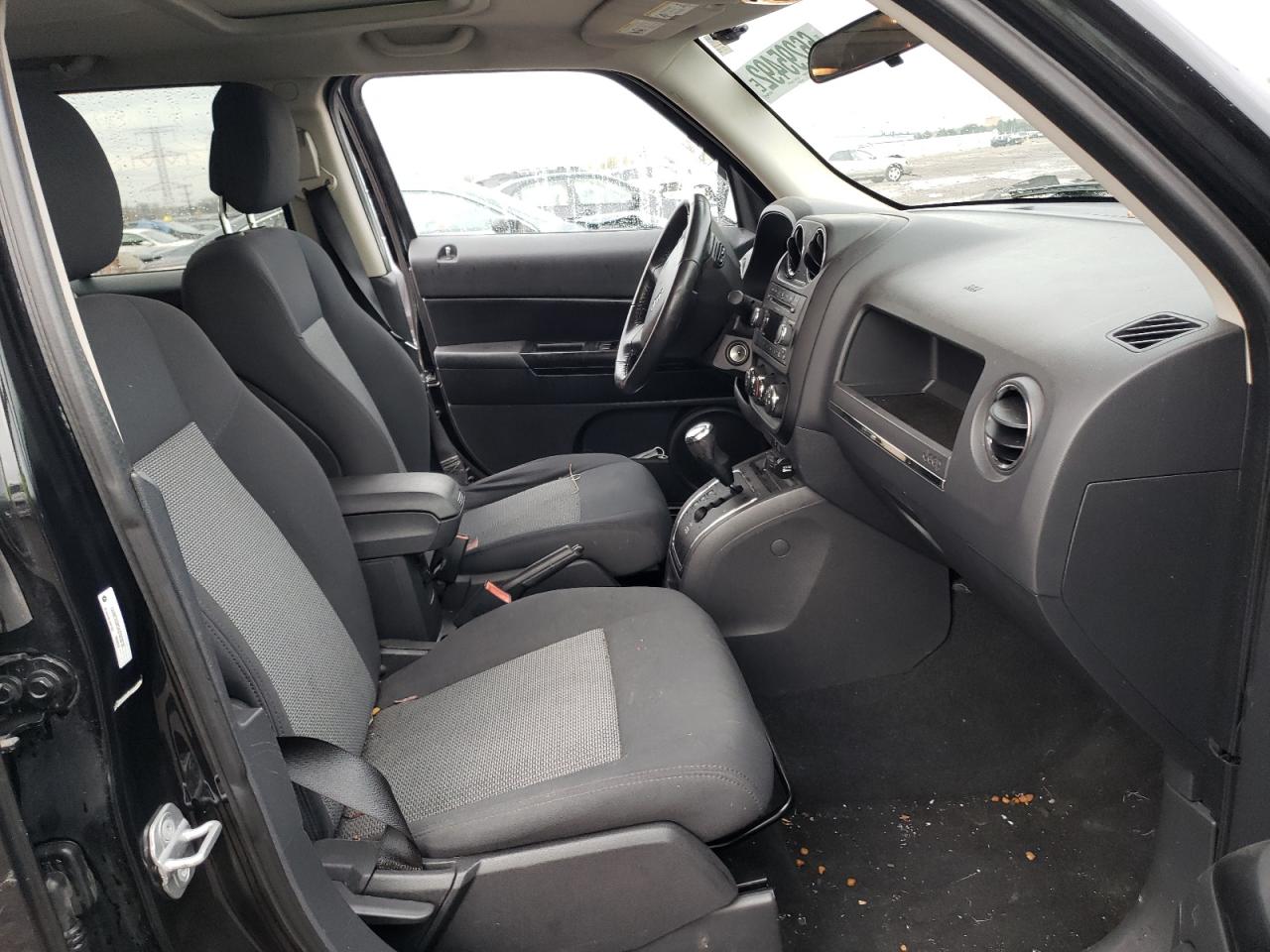 2010 Jeep Liberty (Patriot) VIN 1J4NT2GB5AD525818 Copart auction photo, front end / side damage thumbnail 5