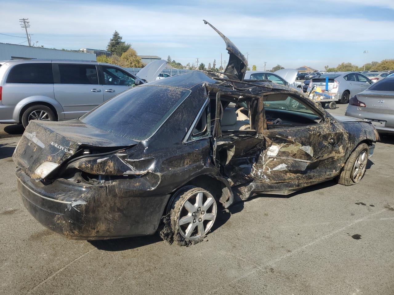 2000 Toyota Avalon VIN 4T1BF28B9YU079791 Copart auction photo, all over damage thumbnail 3