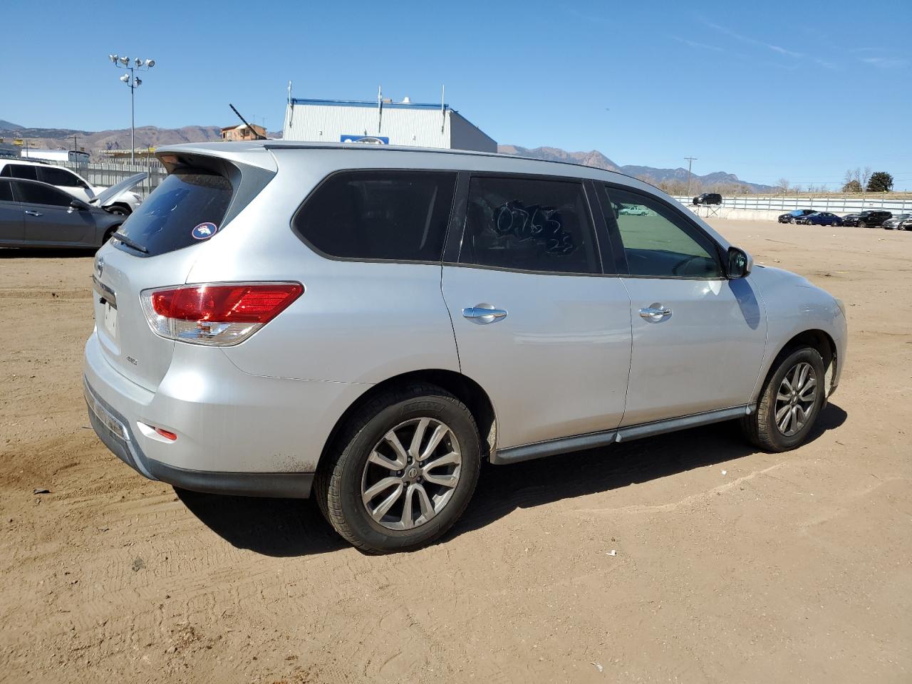 2013 Nissan Pathfinder VIN 5N1AR2MM0DC682137 Copart auction photo, minor dent/scratches damage thumbnail 3