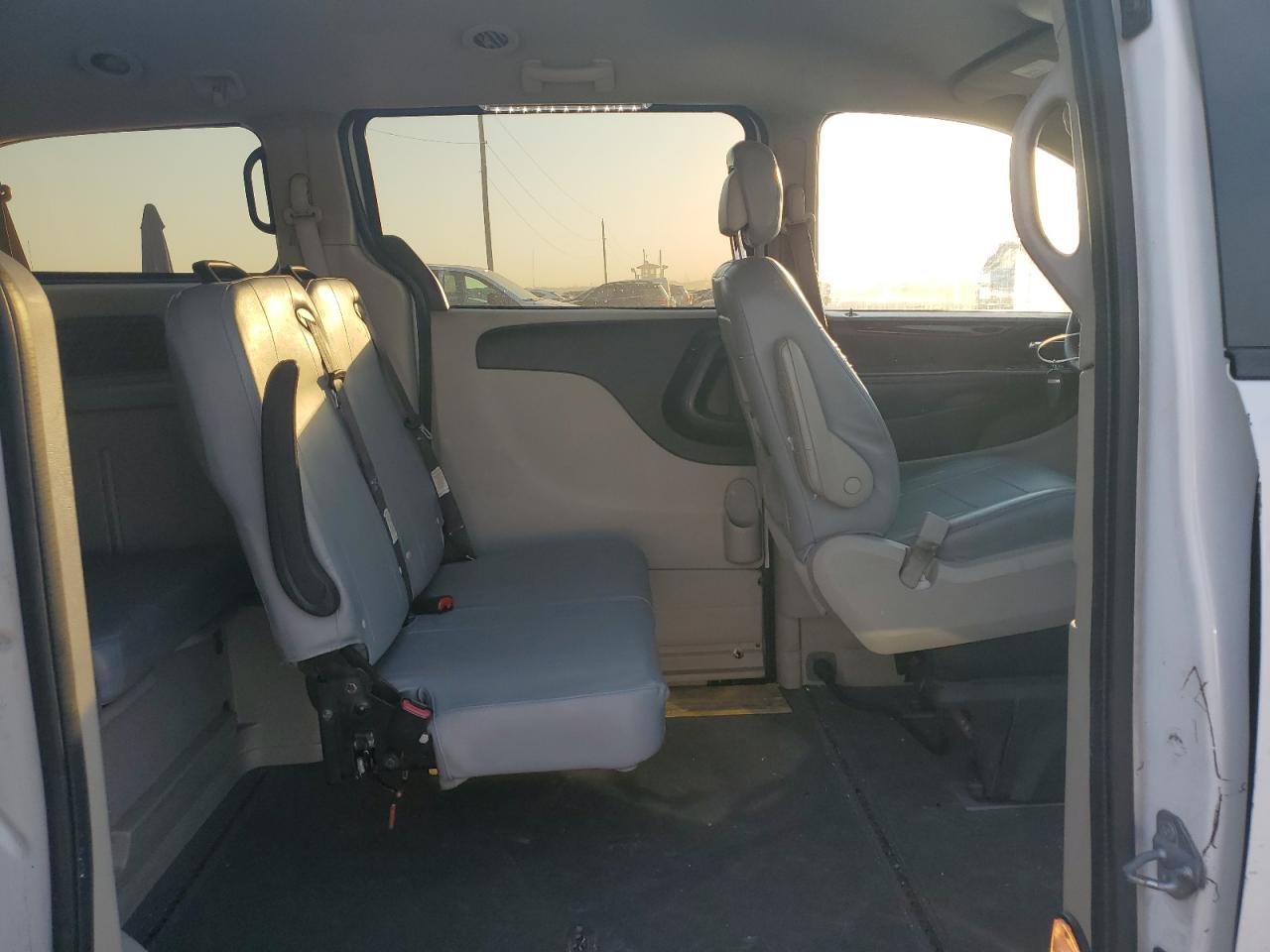 2017 Dodge Caravan VIN 2C4RDGBG9HR762212 Copart auction photo, minor dent/scratches damage thumbnail 11