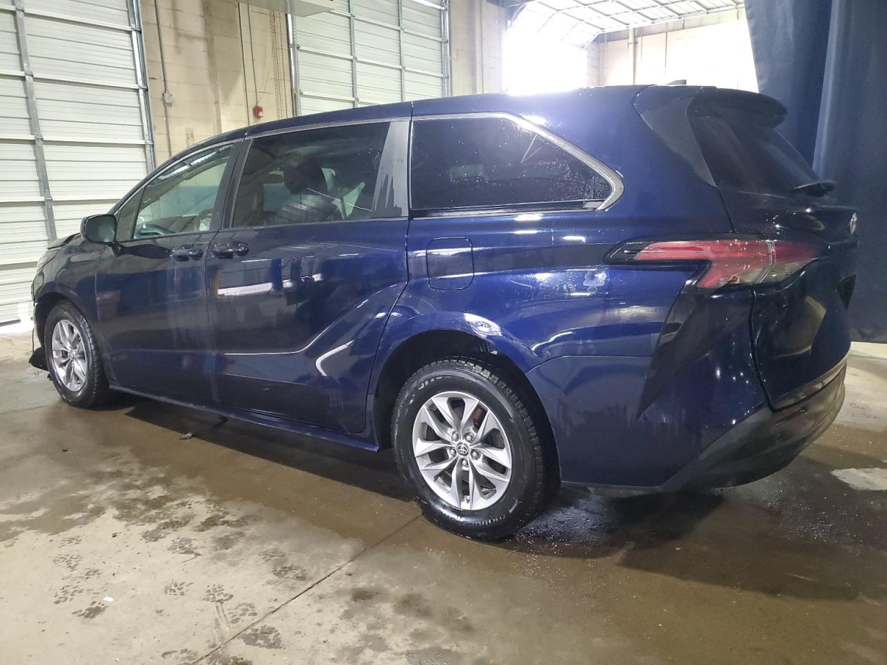 2022 Toyota Sienna VIN 5TDKRKEC3NS102393 Copart auction photo, front end / mechanical damage thumbnail 2