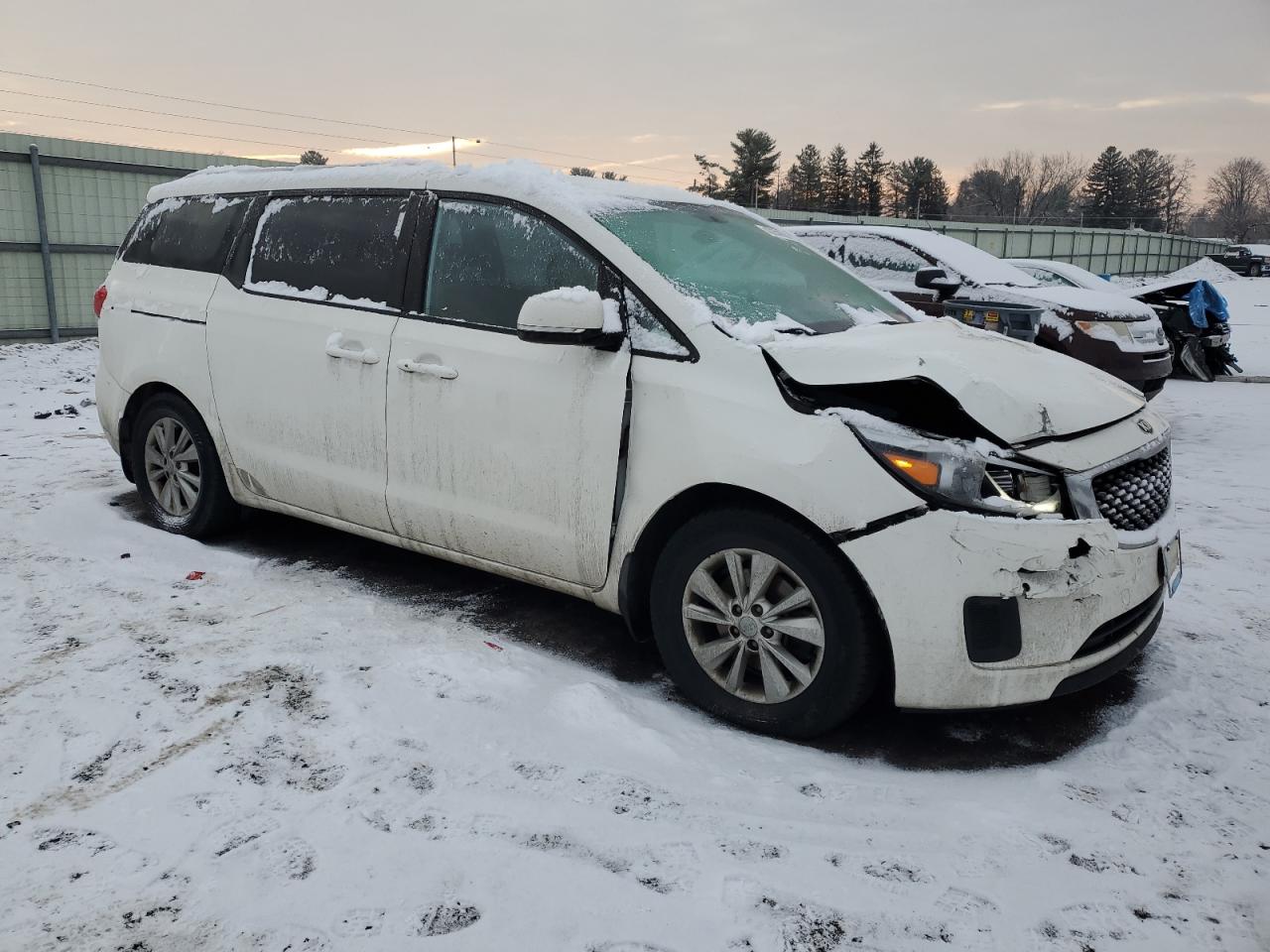2016 KIA Sedona VIN KNDMB5C19G6216627 Copart auction photo, front end / rear end damage thumbnail 4