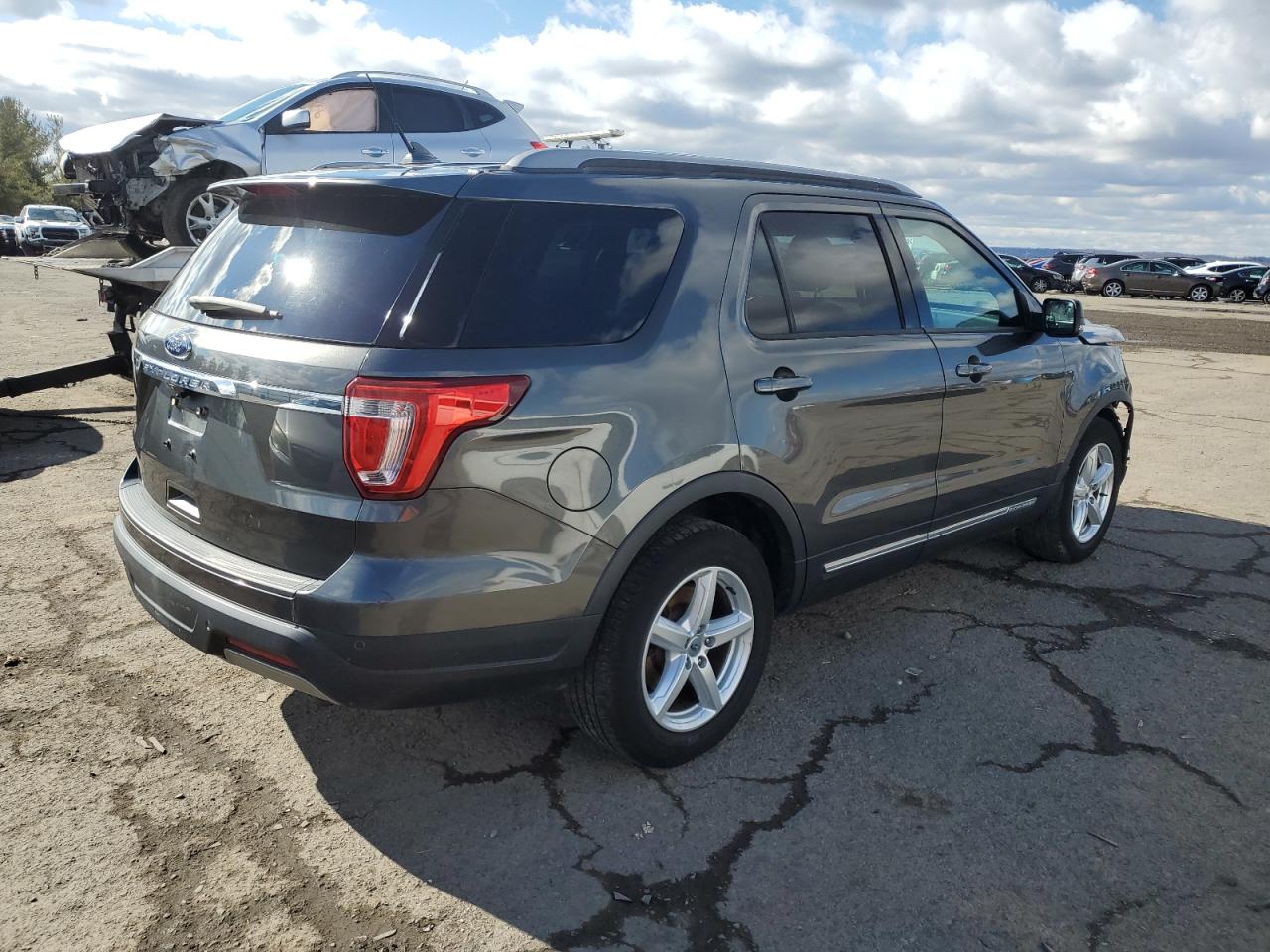 2019 Ford Explorer VIN 1FM5K7D87KGA44110 Copart auction photo, front end / side damage thumbnail 3