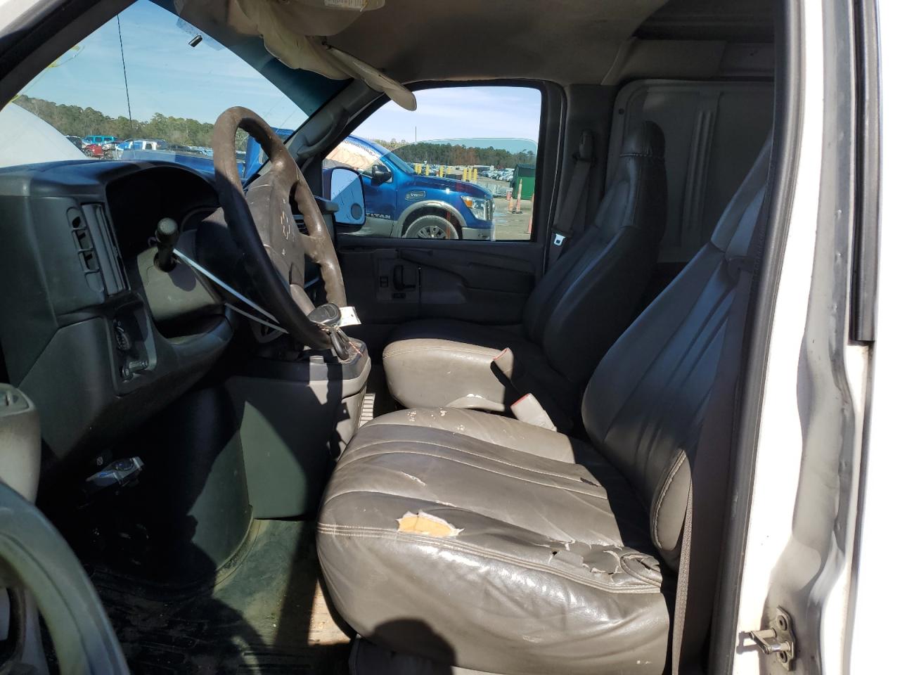 2004 Chevrolet Express VIN 1GCHG35U541176652 Copart auction photo, all over damage thumbnail 7