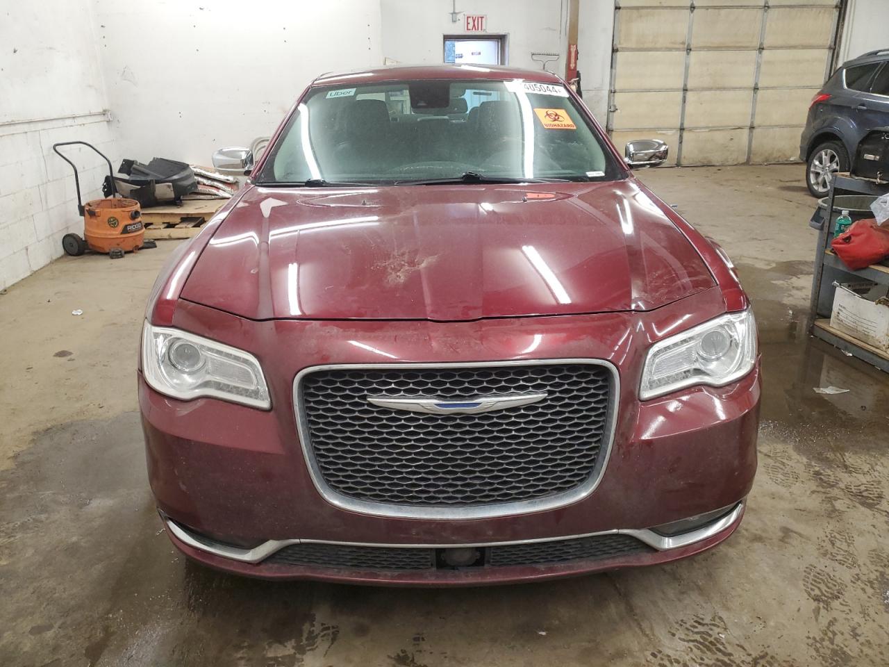 2017 Chrysler 300 VIN 2C3CCAKG0HH639320 Copart auction photo, burn - interior damage thumbnail 5