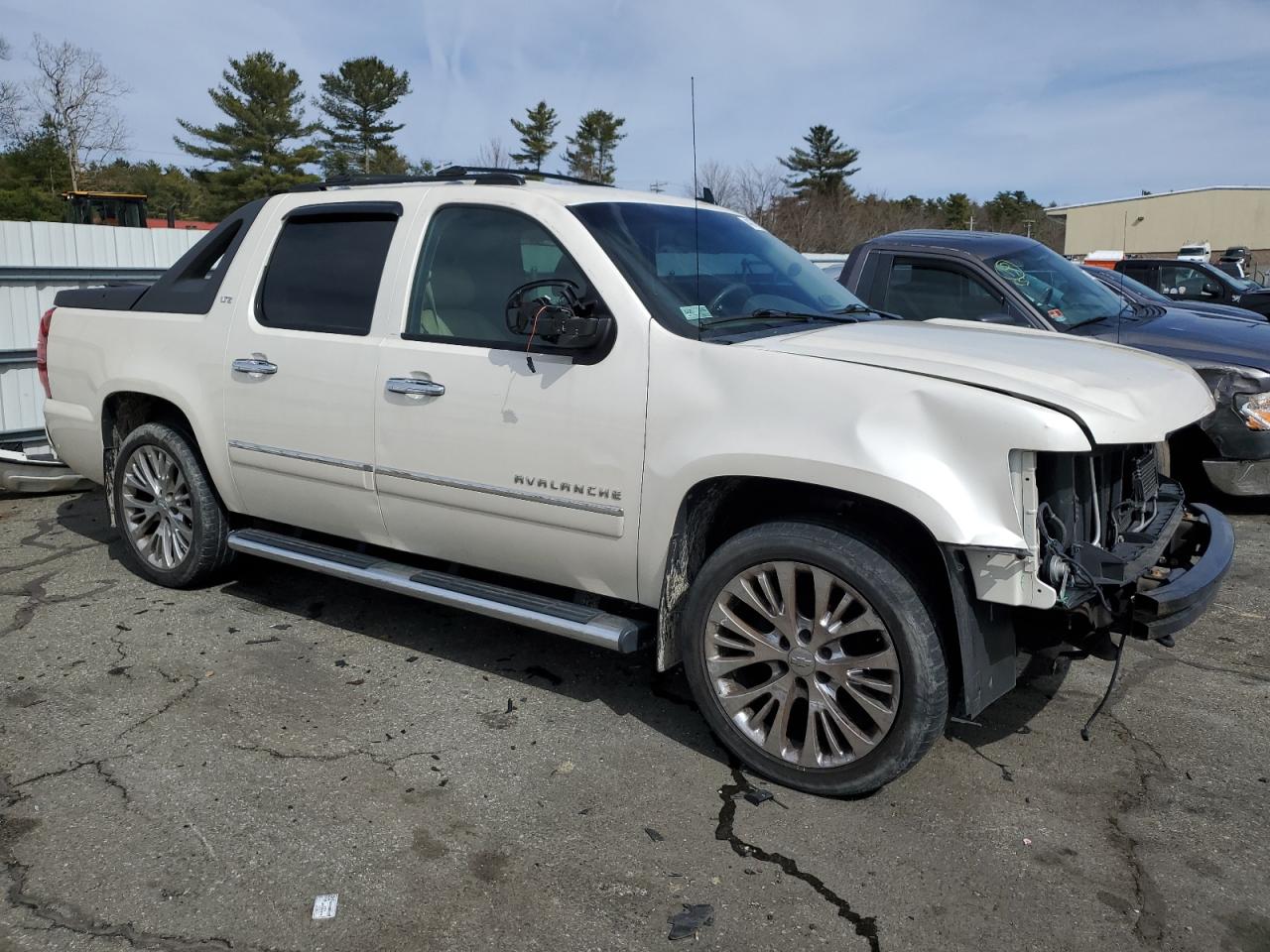 2011 Chevrolet Avalanche VIN 3GNTKGE37BG150275 Copart auction photo, front end damage thumbnail 4