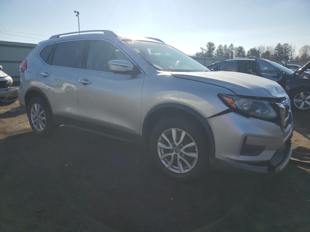 2017 Nissan Rogue VIN KNMAT2MV7HP569251 Copart auction photo, front end damage thumbnail 4