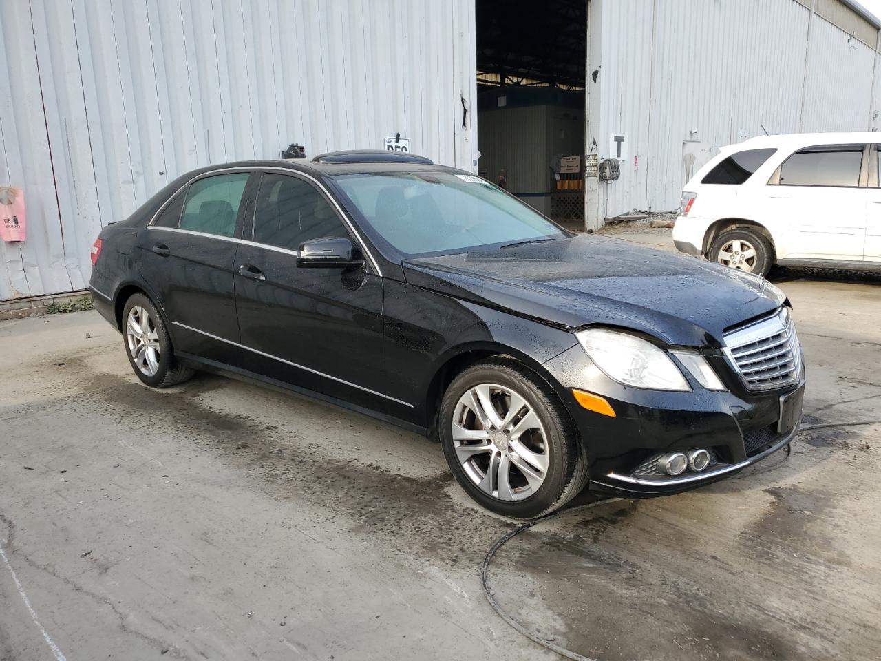 2010 Mercedes-Benz E-klasse VIN WDDHF5GB5AA048102 Copart auction photo, undercarriage / side damage thumbnail 4