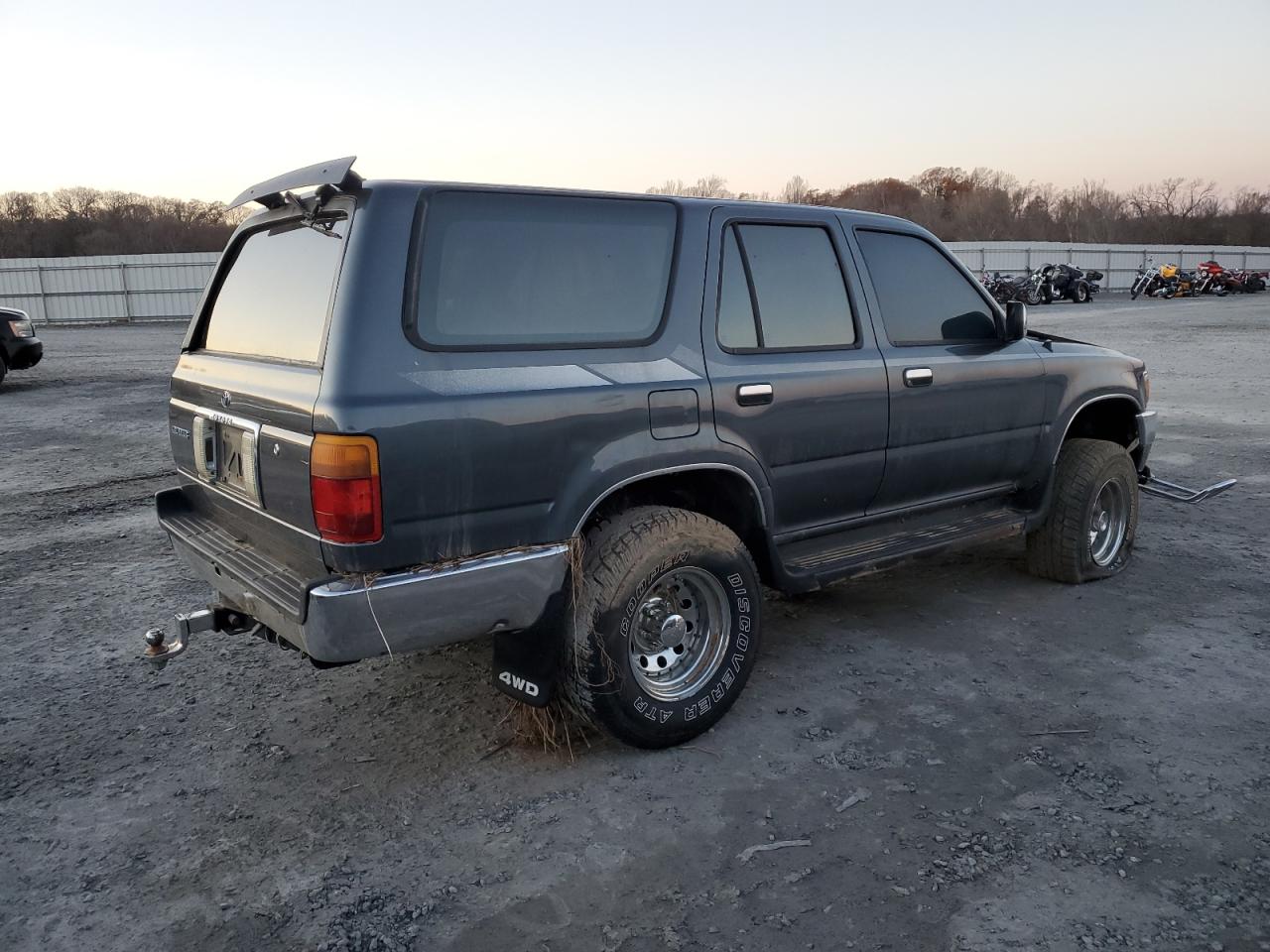 1992 Toyota 4Runner VIN JT3VN39W1N0092568 Copart auction photo, water/flood damage thumbnail 3
