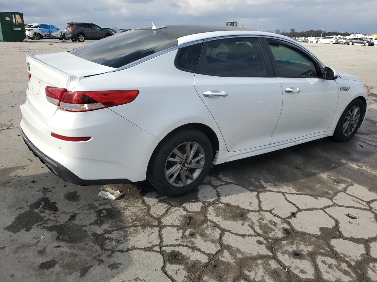 2019 KIA Optima VIN 5XXGT4L32KG325141 Copart auction photo, front end / rear end damage thumbnail 3