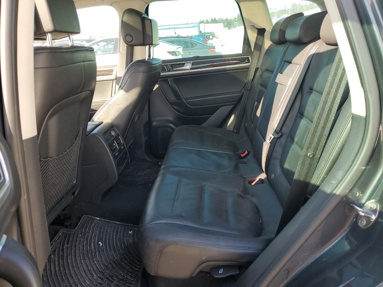 2016 Volkswagen Touareg VIN WVGEF9BP8GD000653 Copart auction photo, side / front end damage thumbnail 11