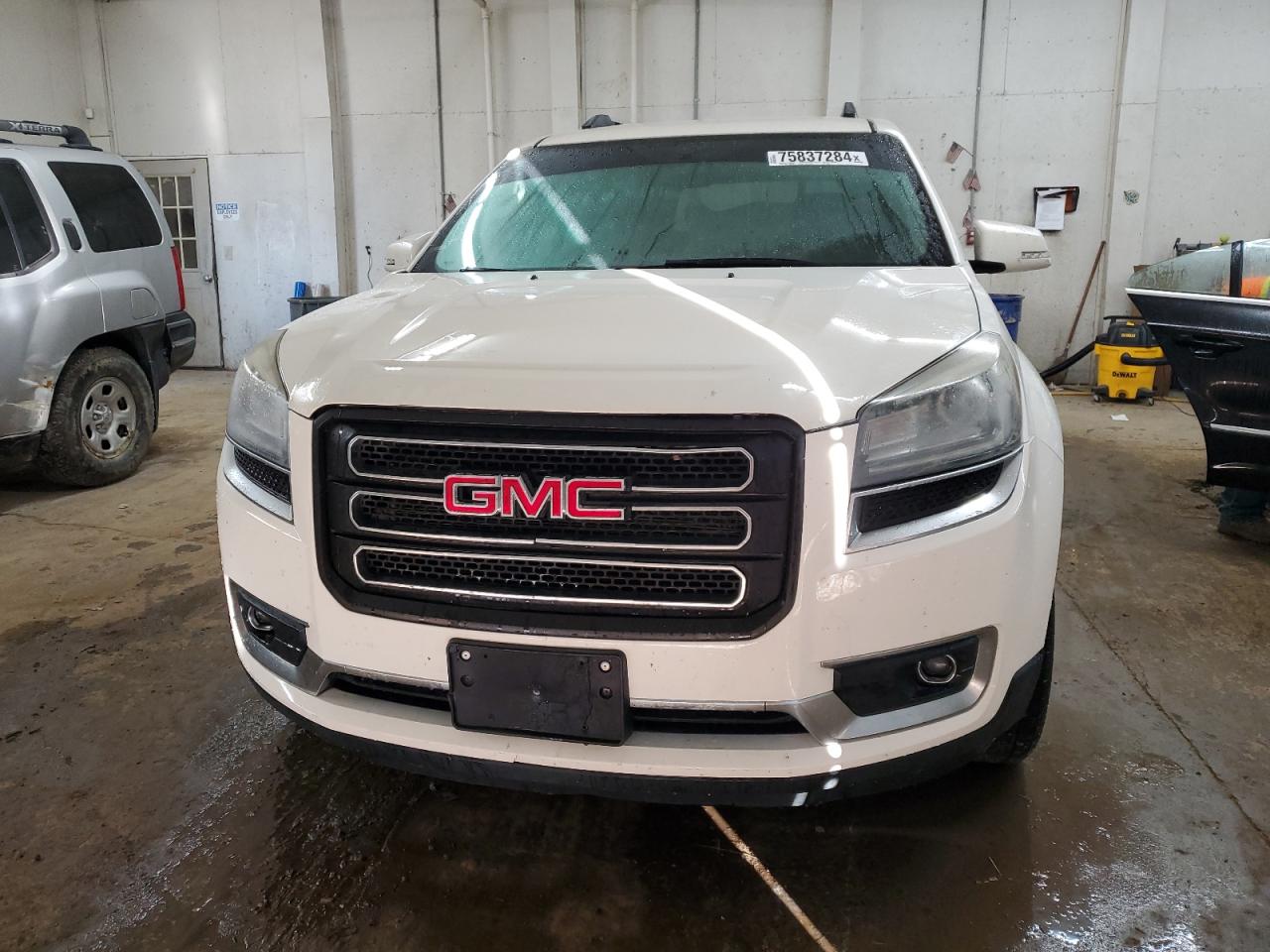2015 GMC Acadia VIN 1GKKRRKD9FJ300680 Copart auction photo, rear end / minor dent/scratches damage thumbnail 5