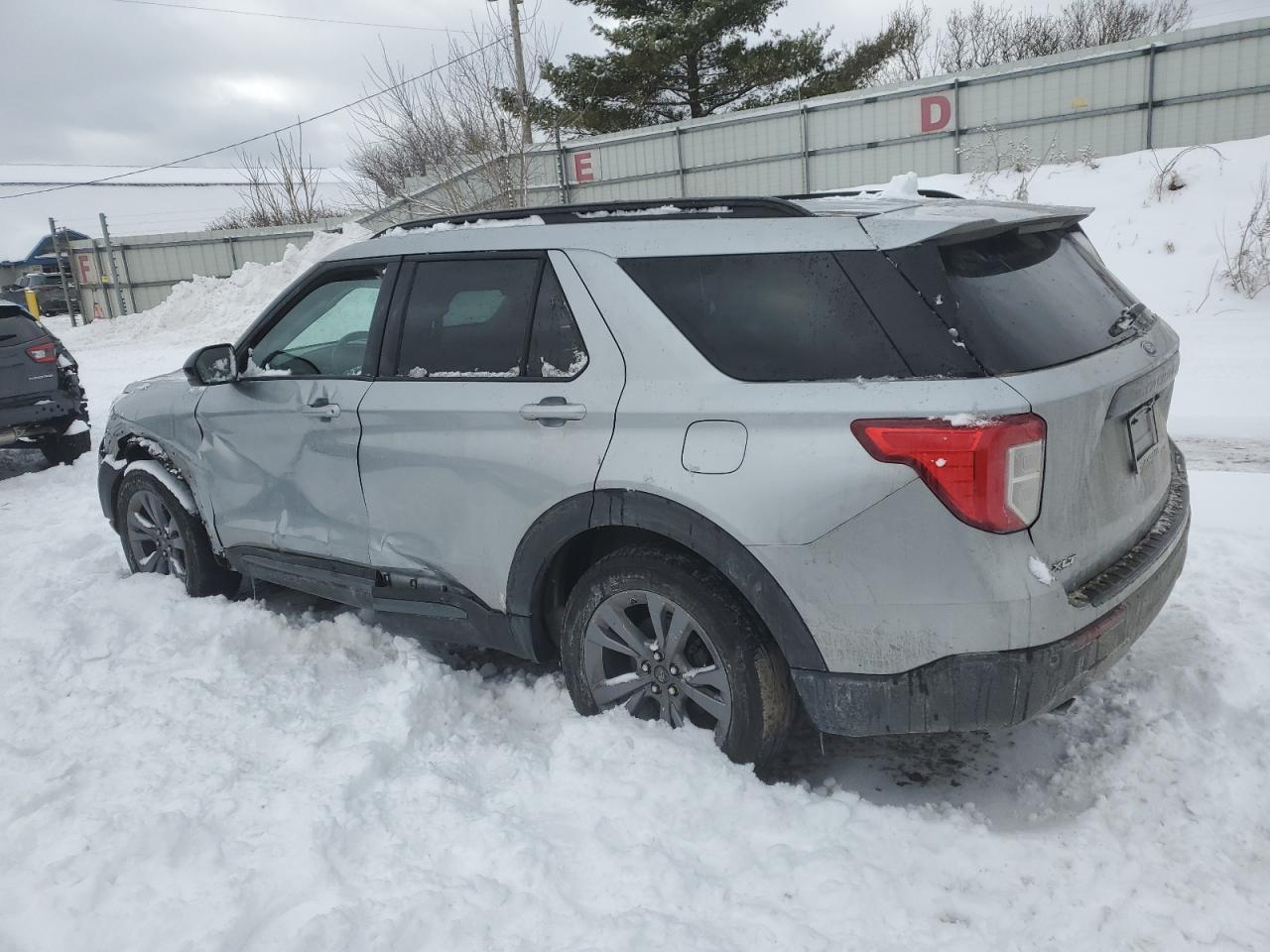 2022 Ford Explorer VIN 1FMSK8DH1NGC47197 Copart auction photo, side / front end damage thumbnail 2