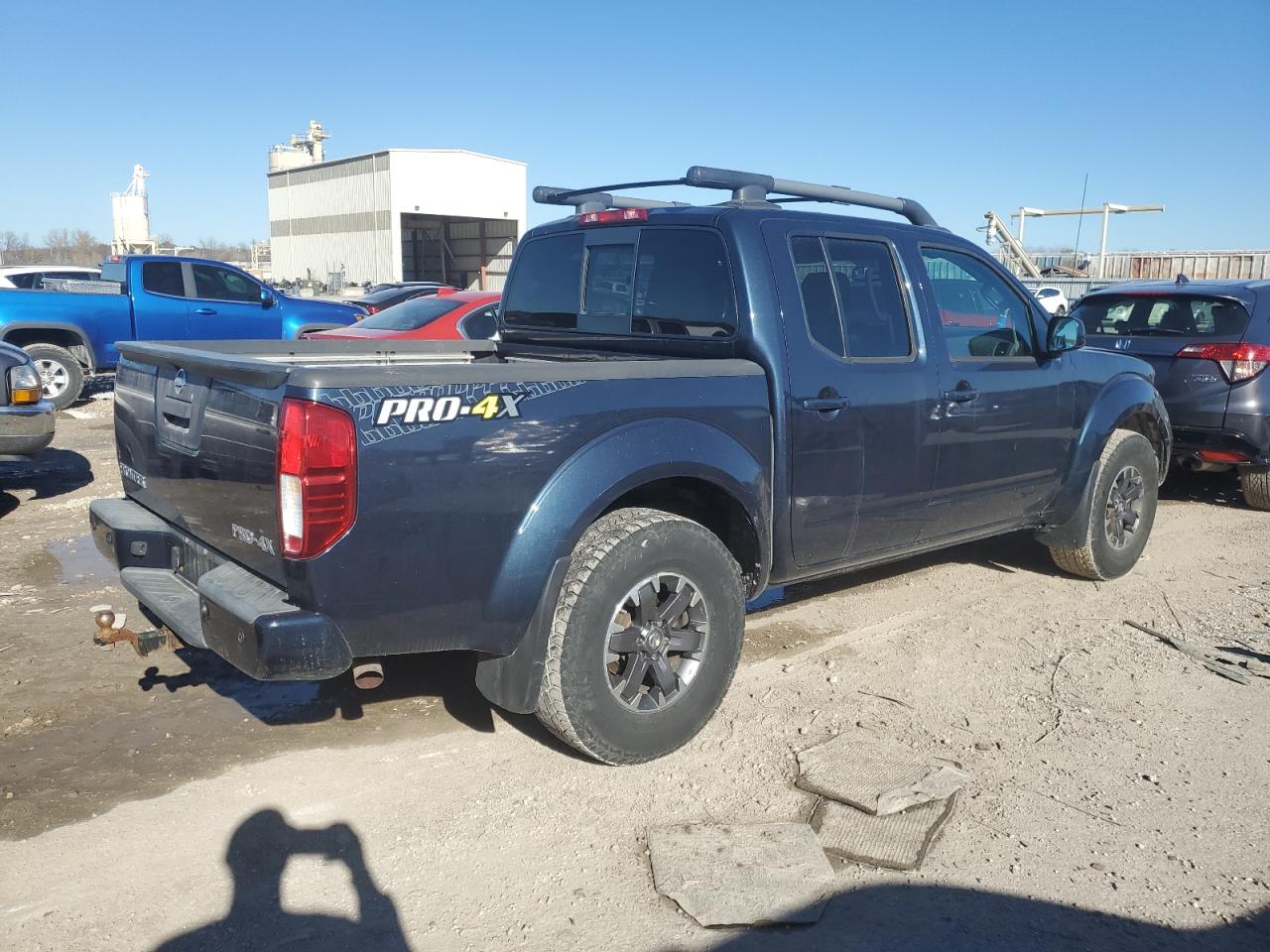 2015 Nissan Navara (Frontier) VIN 1N6AD0EV6FN718061 Copart auction photo, all over damage thumbnail 3