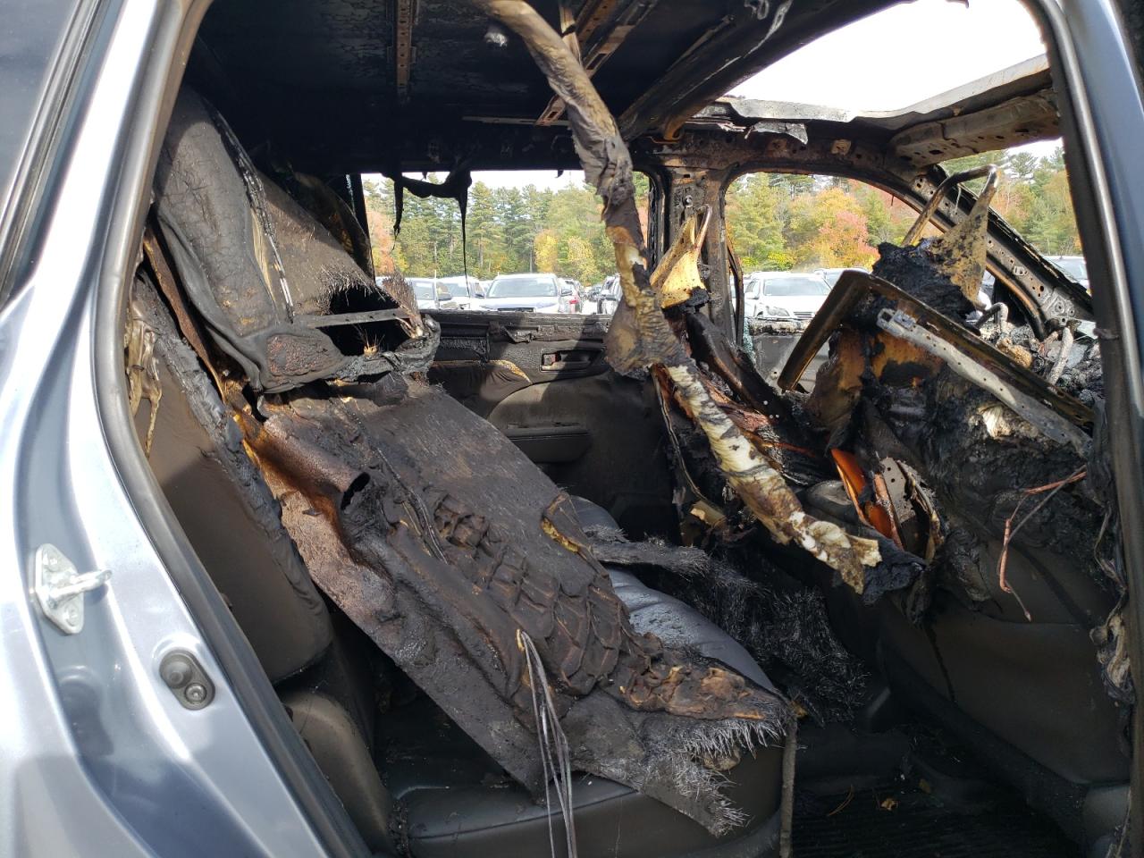 2022 Toyota Highlander VIN 5TDGZRBH2NS244586 Copart auction photo, burn - interior / minor dent/scratches damage thumbnail 11