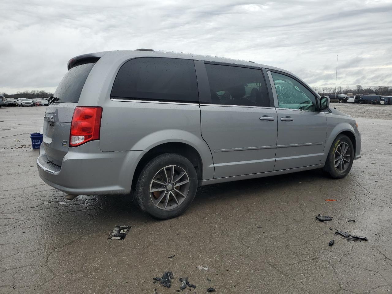 2017 Dodge Caravan VIN 2C4RDGCG3HR596090 Copart auction photo, front end damage thumbnail 3