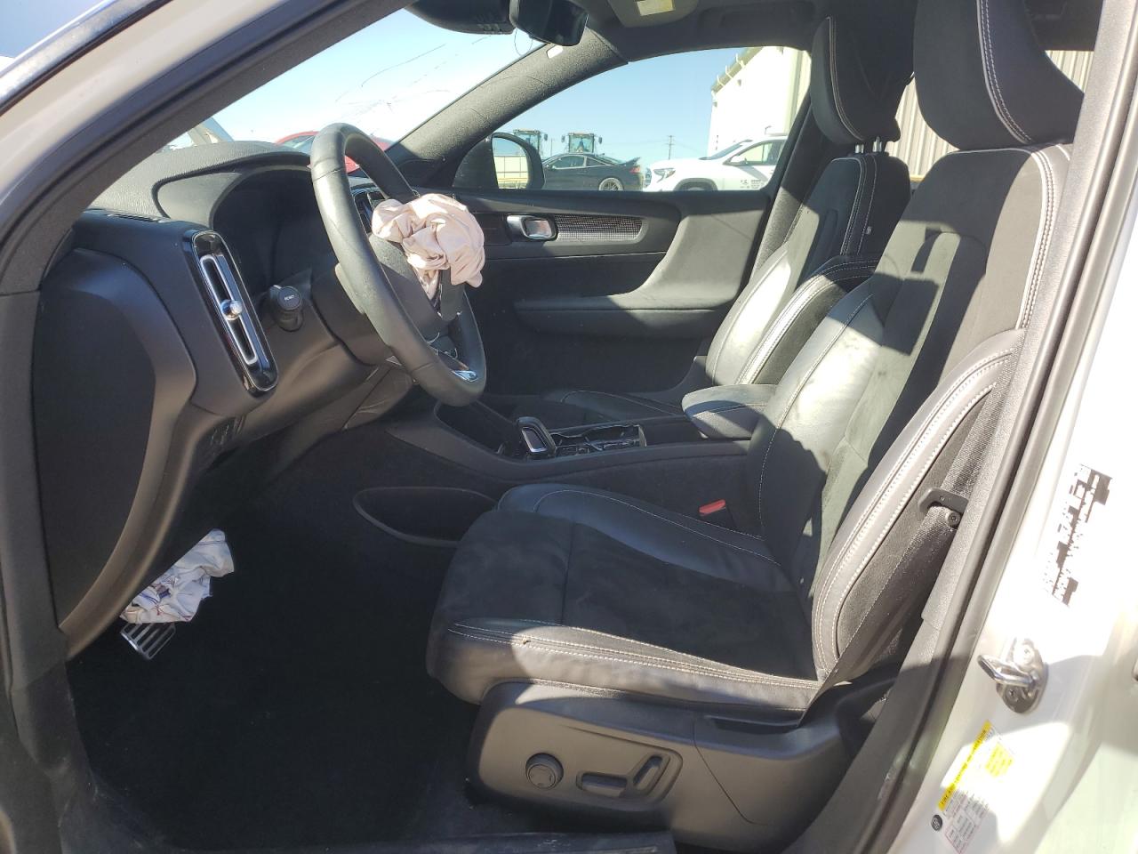 2022 Volvo XC40 VIN YV4162UM9N2722040 Copart auction photo, front end / top/roof damage thumbnail 7