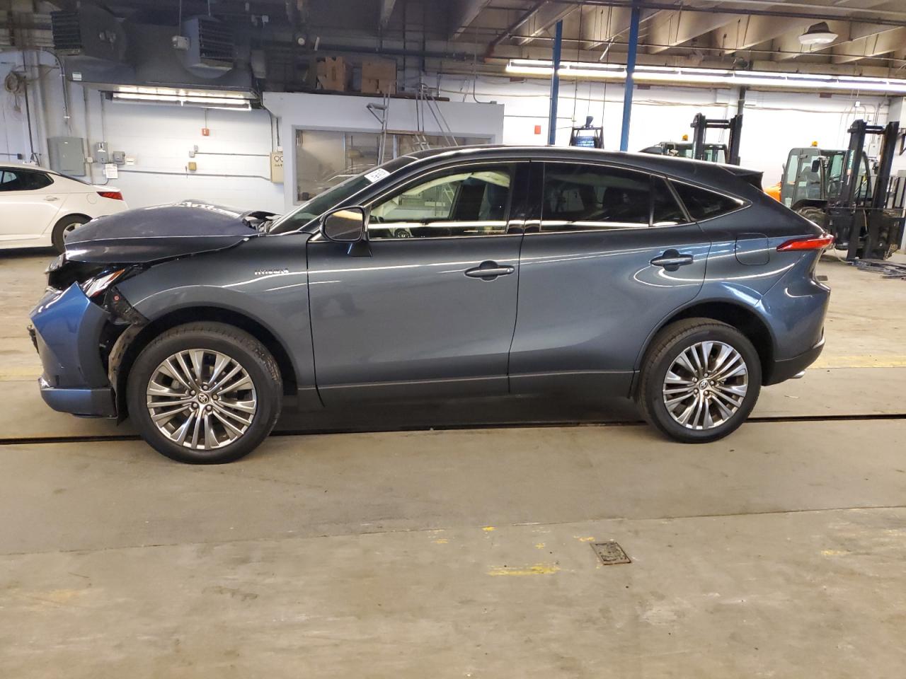 2021 Toyota Venza VIN JTEAAAAH8MJ012386 Copart auction photo, front end / minor dent/scratches damage thumbnail 2