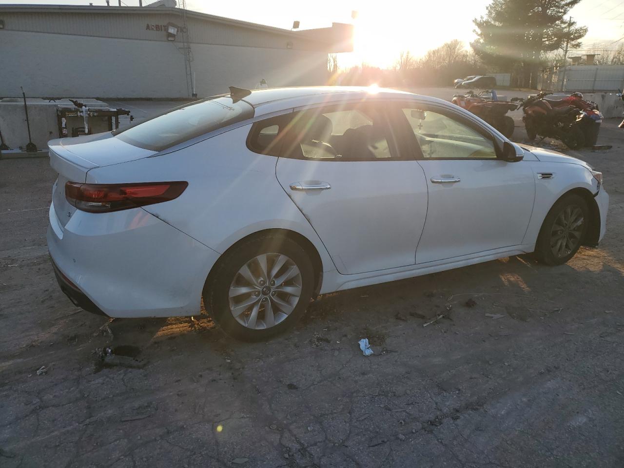 2018 KIA Optima VIN 5XXGT4L35JG188131 Copart auction photo, all over damage thumbnail 3