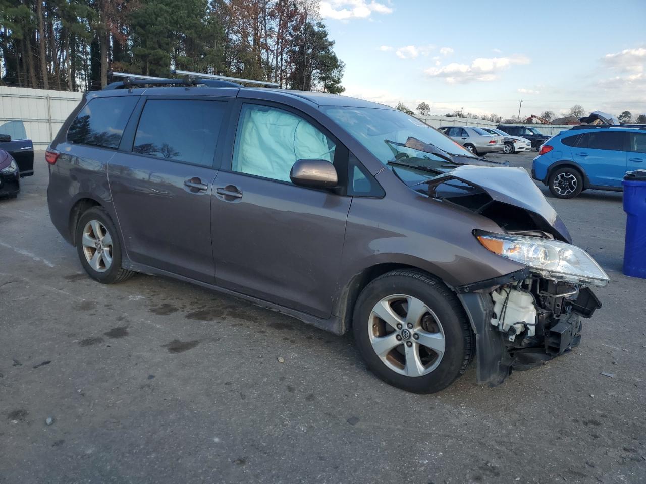 2018 Toyota Sienna VIN 5TDKZ3DC0JS964424 Copart auction photo, front end damage thumbnail 4