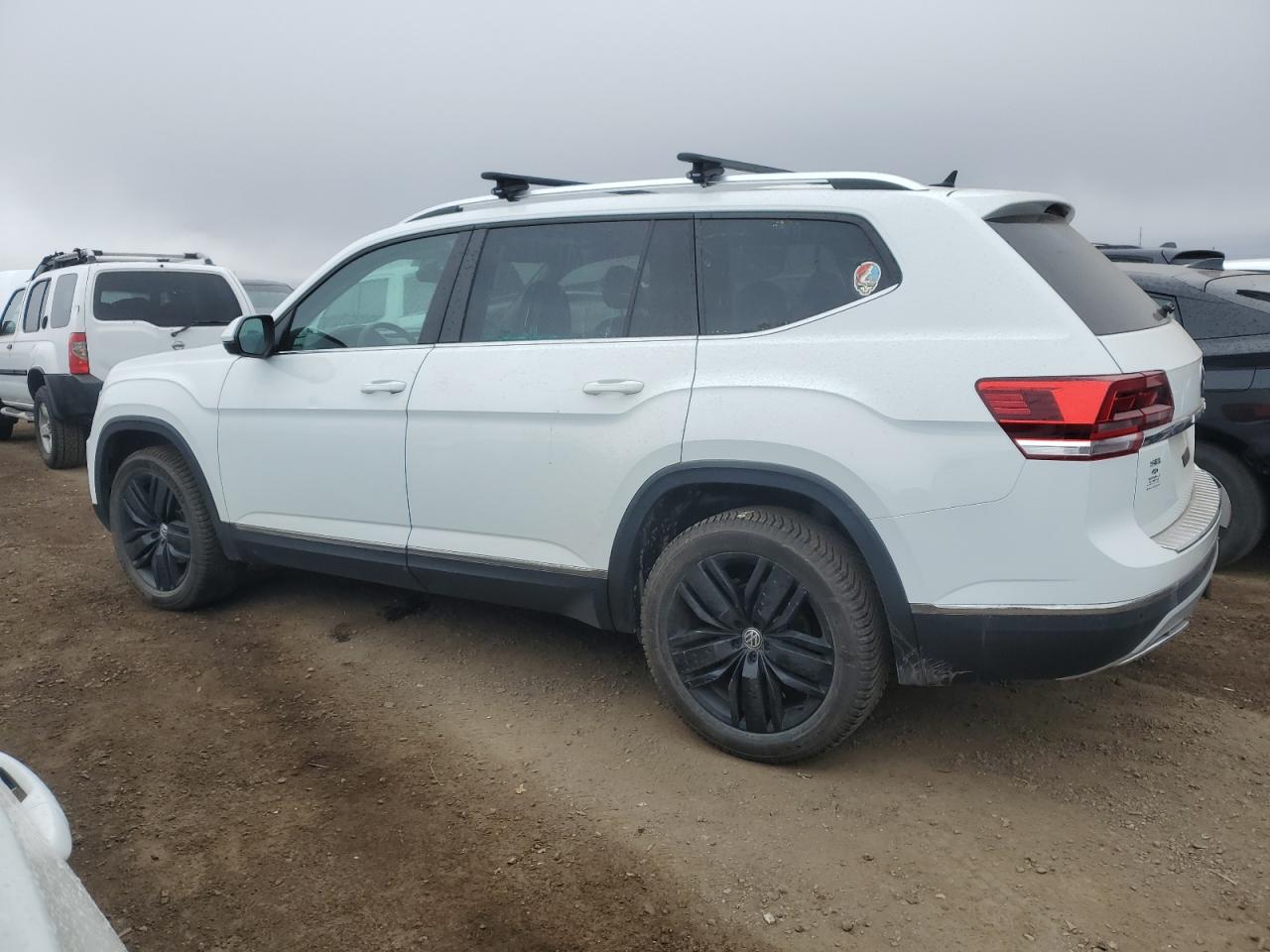 2018 Volkswagen Atlas VIN 1V2MR2CA0JC551700 Copart auction photo, side / front end damage thumbnail 2