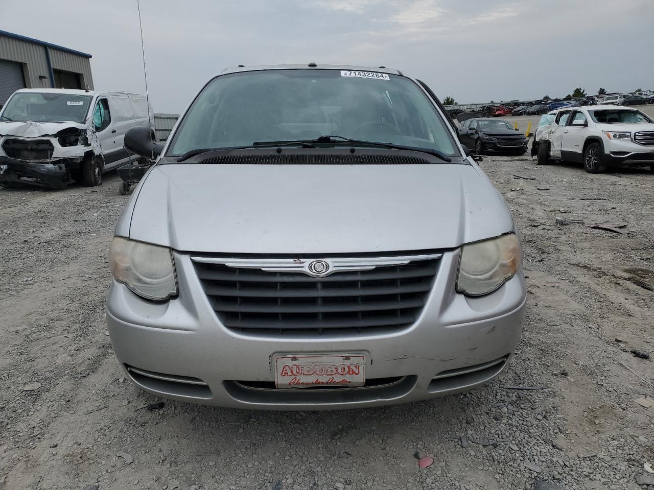 2007 Chrysler Town & Country VIN 2A4GP44R17R301848 Copart auction photo, all over damage thumbnail 5