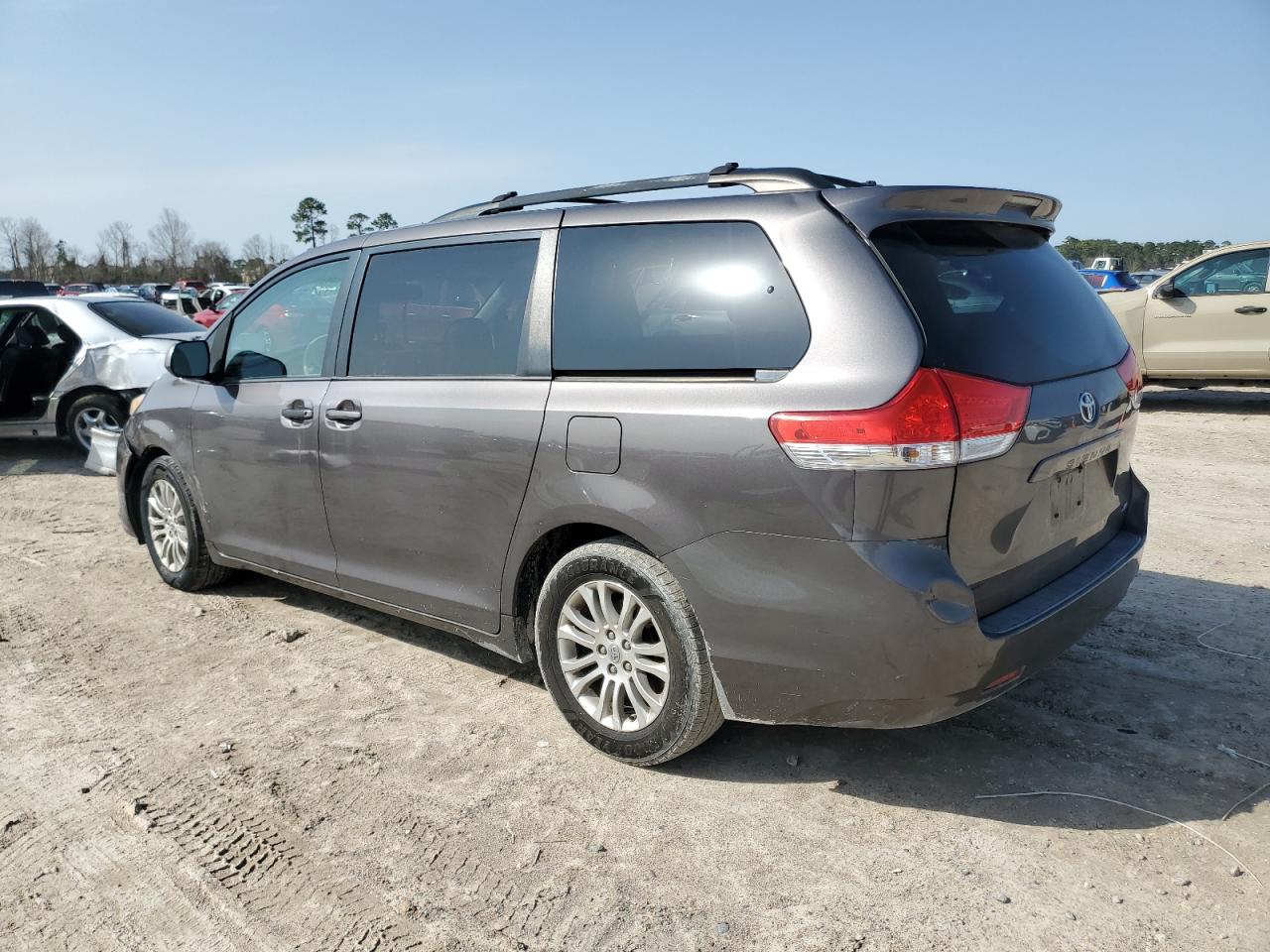 2012 Toyota Sienna VIN 5TDYK3DC0CS279356 Copart auction photo, front end / minor dent/scratches damage thumbnail 2