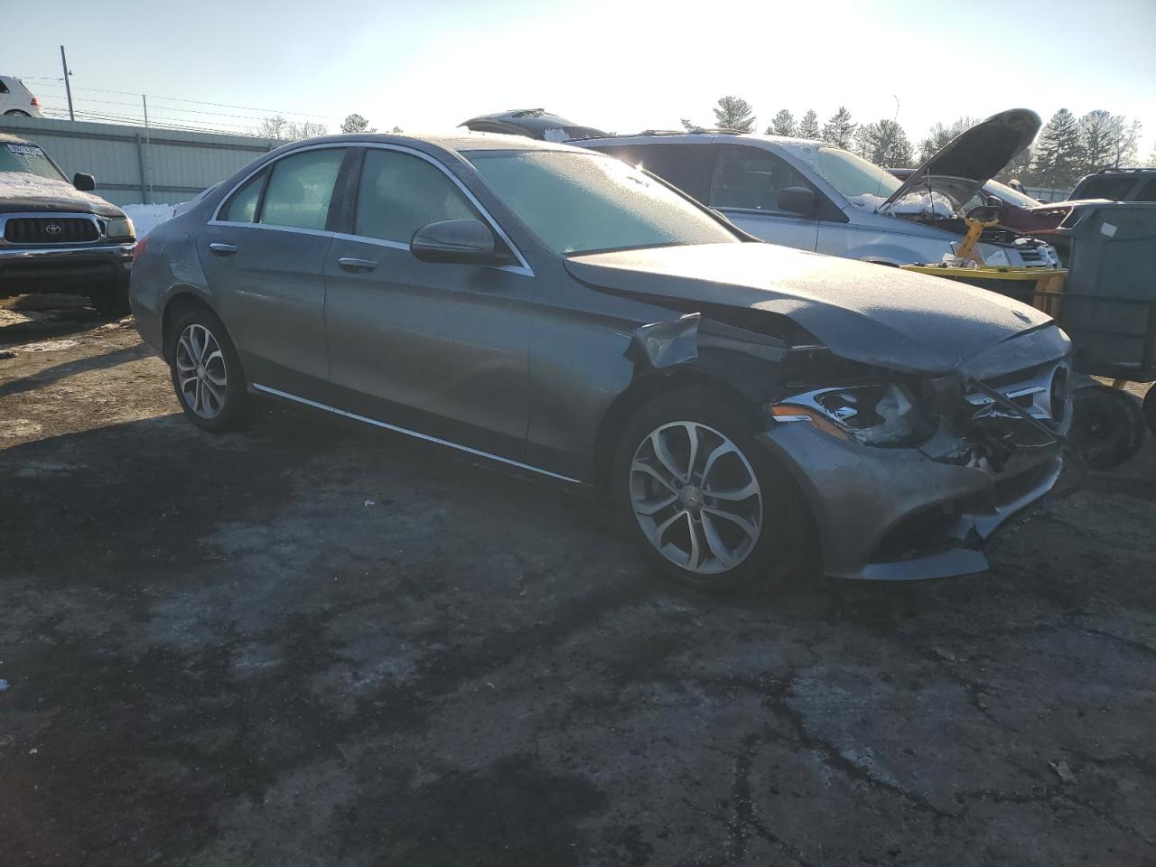 2017 Mercedes-Benz C-klasse VIN 55SWF4KB0HU207305 Copart auction photo, front end / side damage thumbnail 4