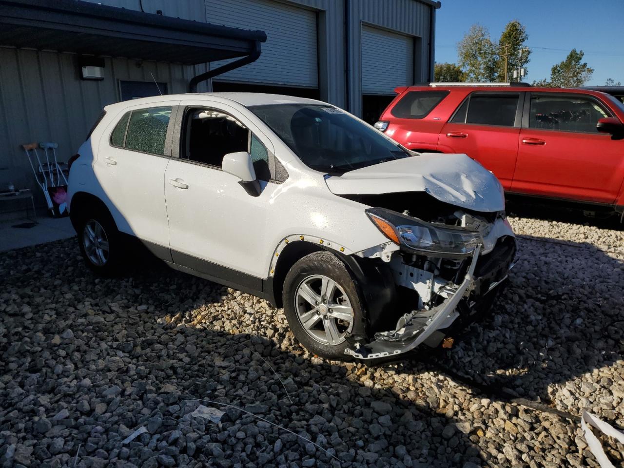 2020 Chevrolet Trax VIN KL7CJKSB5LB318609 Copart auction photo, front end / side damage thumbnail 4