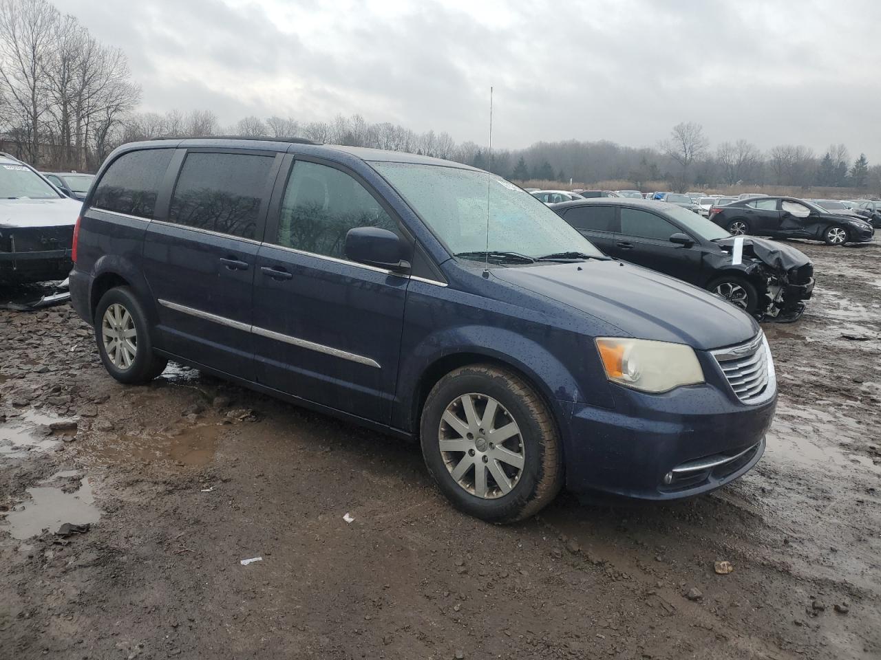2014 Chrysler Town & Country VIN 2C4RC1BG5ER396986 Copart auction photo, minor dent/scratches damage thumbnail 4