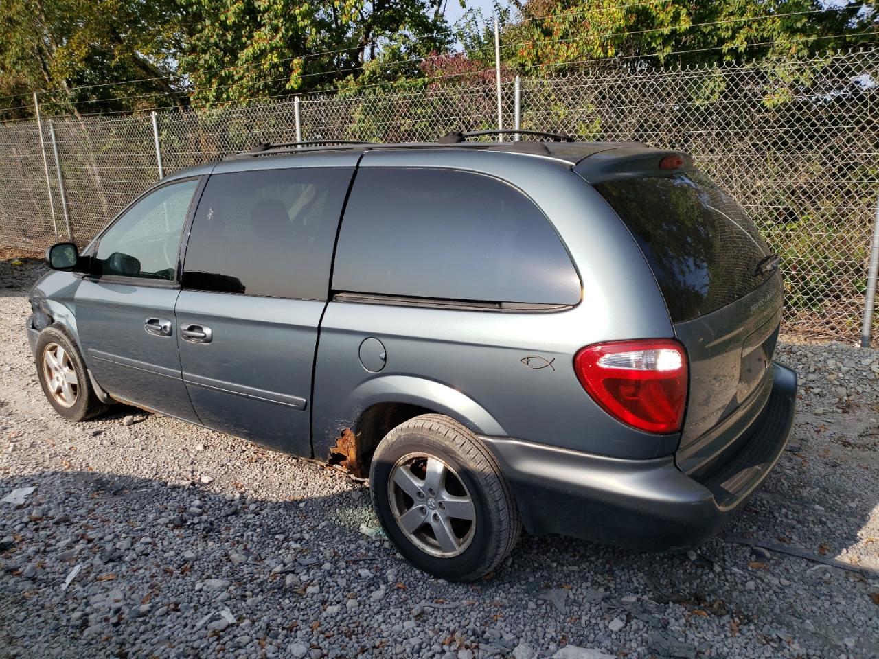 2005 Dodge Caravan VIN 2D4GP44L65R256908 Copart auction photo, front end / minor dent/scratches damage thumbnail 2