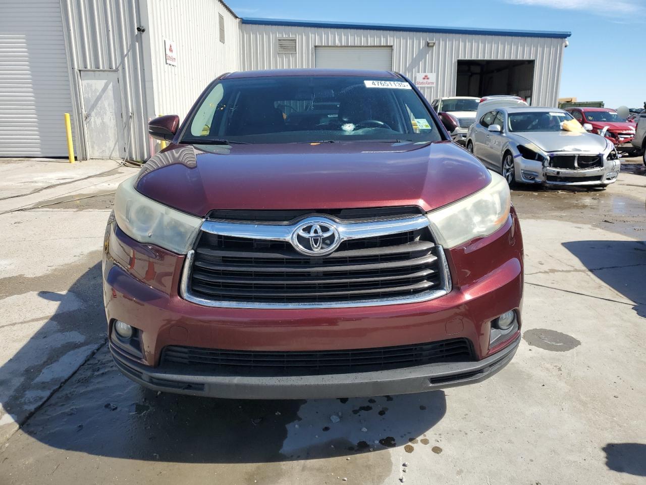 2015 Toyota Highlander VIN 5TDZKRFH6FS052158 Copart auction photo, vandalism damage thumbnail 5