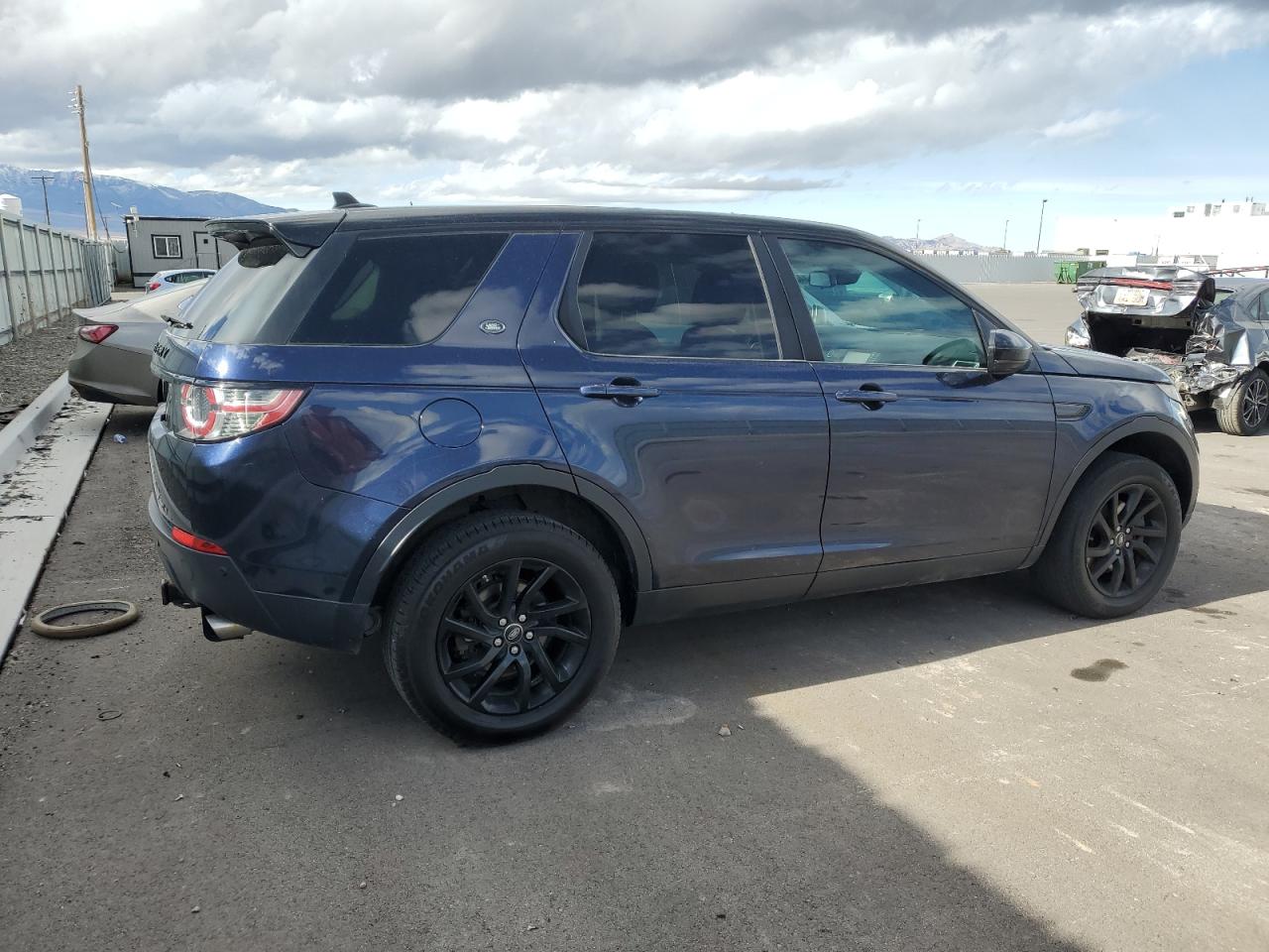 2016 Land Rover Discovery VIN SALCP2BG0GH598223 Copart auction photo, normal wear damage thumbnail 3