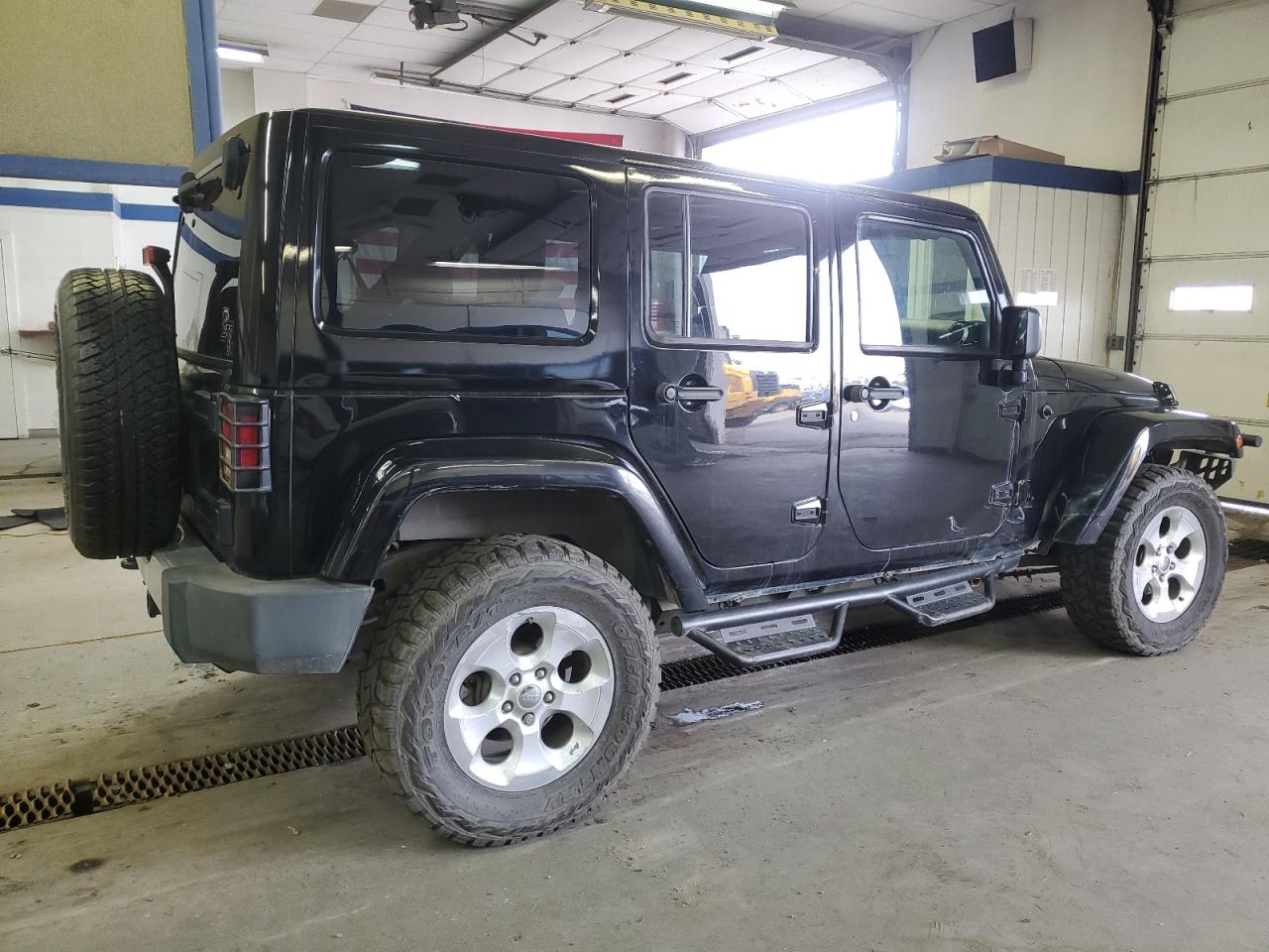 2015 Jeep Wrangler VIN 1C4BJWEG5FL515243 Copart auction photo, front end / side damage thumbnail 3