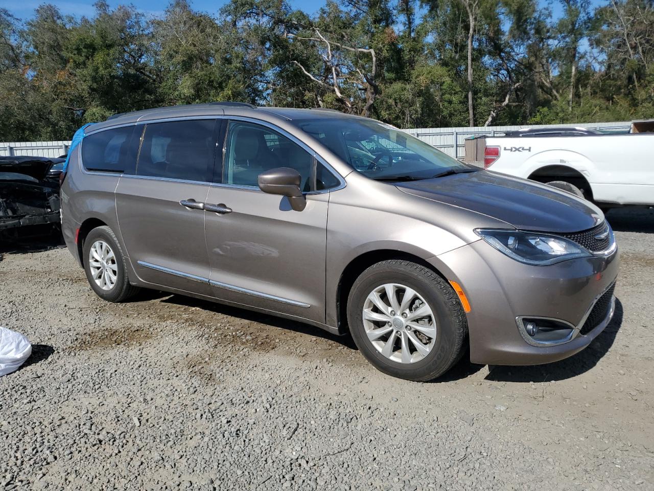 2017 Chrysler Pacifica VIN 2C4RC1BG6HR613854 Copart auction photo, rear end damage thumbnail 4