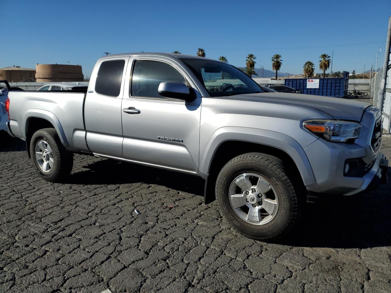2017 Toyota Tacoma VIN 5TFRX5GN6HX098066 Copart auction photo, rear end damage thumbnail 4
