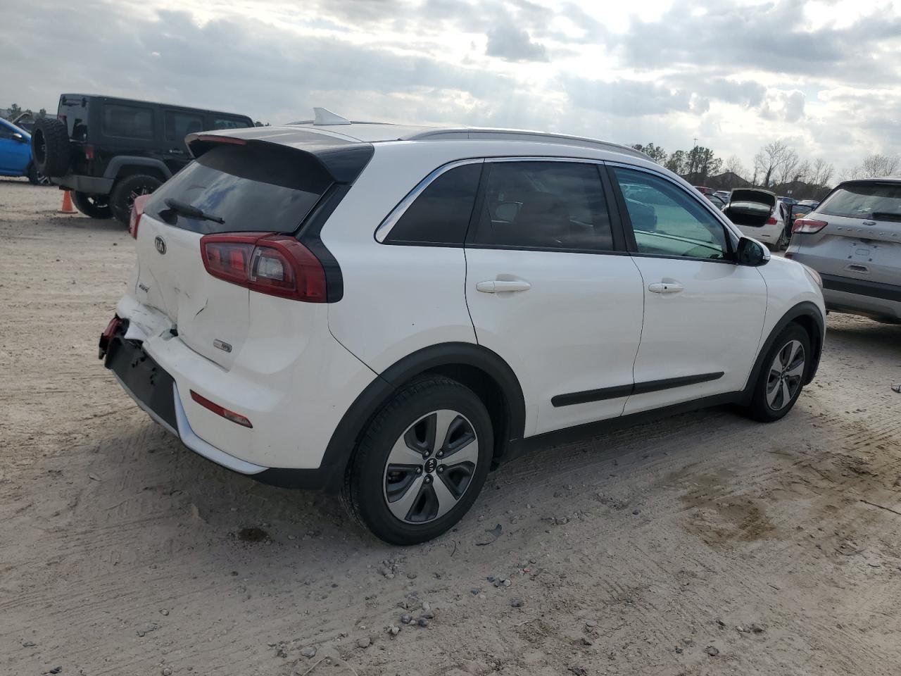 2017 KIA Niro VIN KNDCC3LC7H5045172 Copart auction photo, rear end damage thumbnail 3