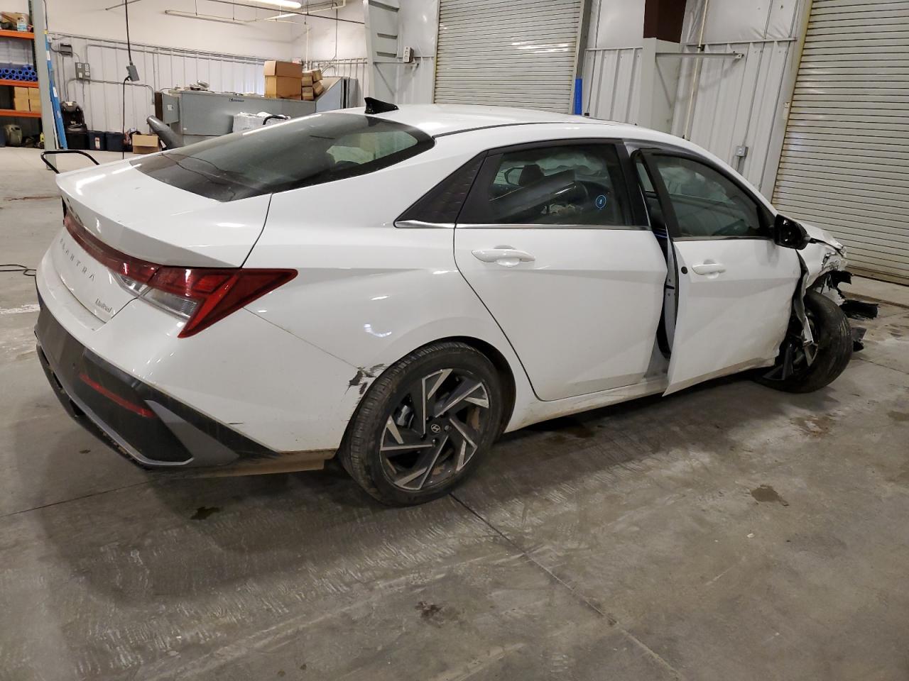 2024 Hyundai Elantra VIN KMHLP4DG2RU715354 Copart auction photo, front end / side damage thumbnail 3
