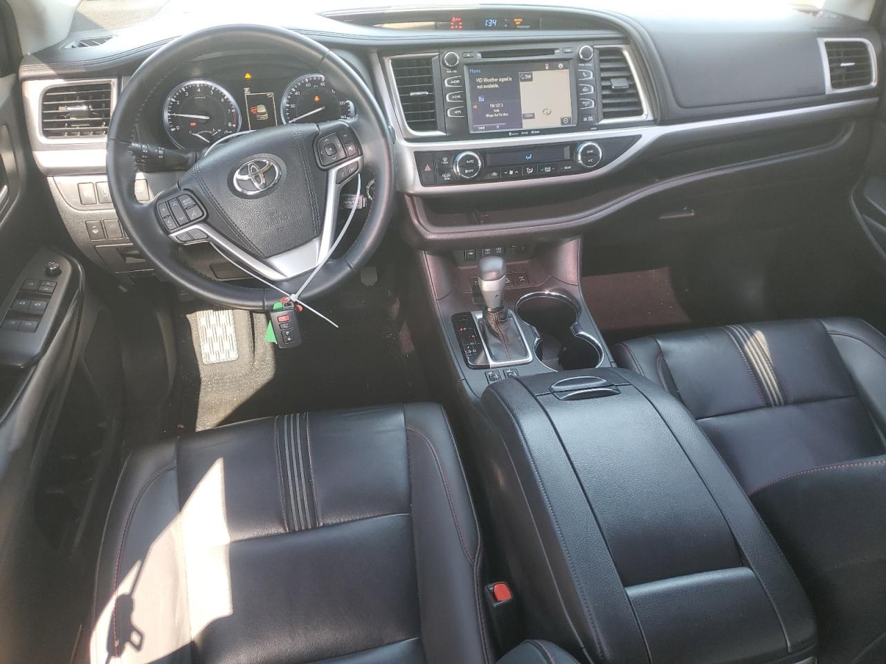 2019 Toyota Highlander VIN 5TDJZRFHXKS955349 Copart auction photo, rear end / minor dent/scratches damage thumbnail 8