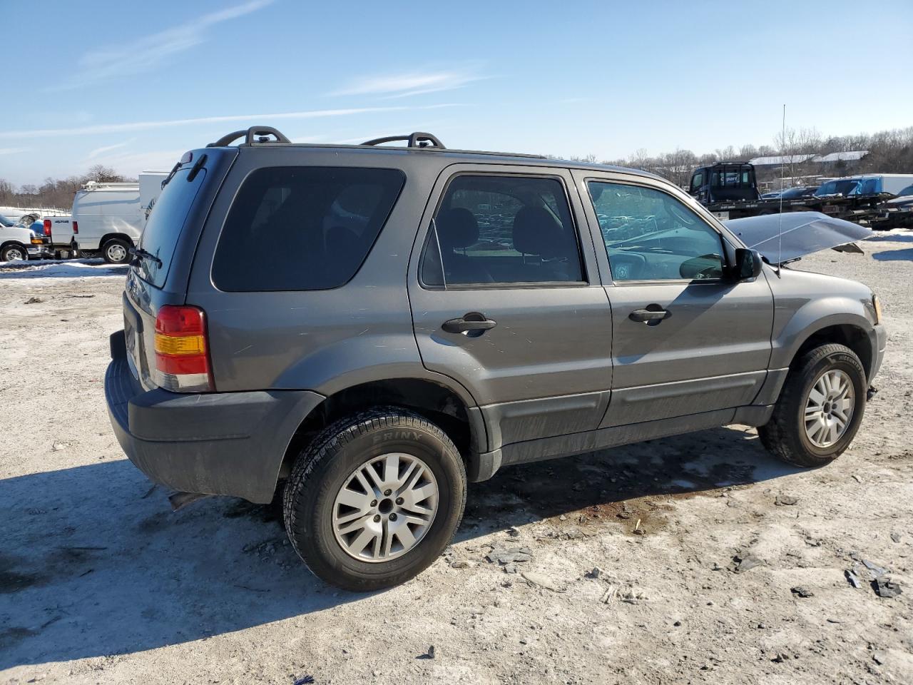 2004 Ford Escape VIN 1FMYU03184DA15965 Copart auction photo, front end / minor dent/scratches damage thumbnail 3
