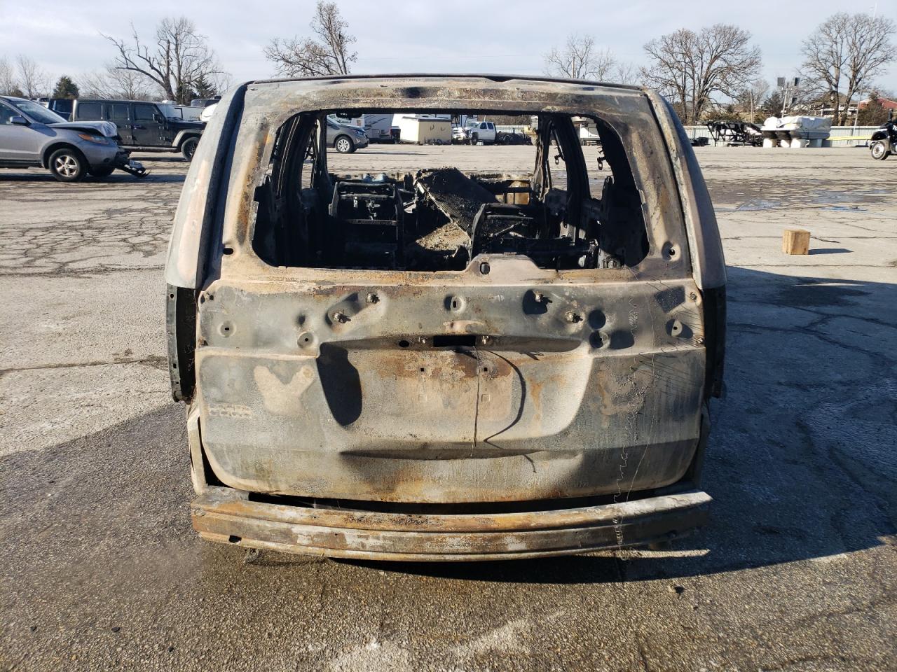 2012 Dodge Caravan VIN 2C4RDGBG1CR121001 Copart auction photo, burn damage thumbnail 6