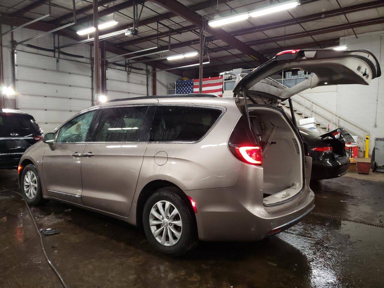 2017 Chrysler Pacifica VIN 2C4RC1BG3HR576116 Copart auction photo, top/roof / rear end damage thumbnail 2