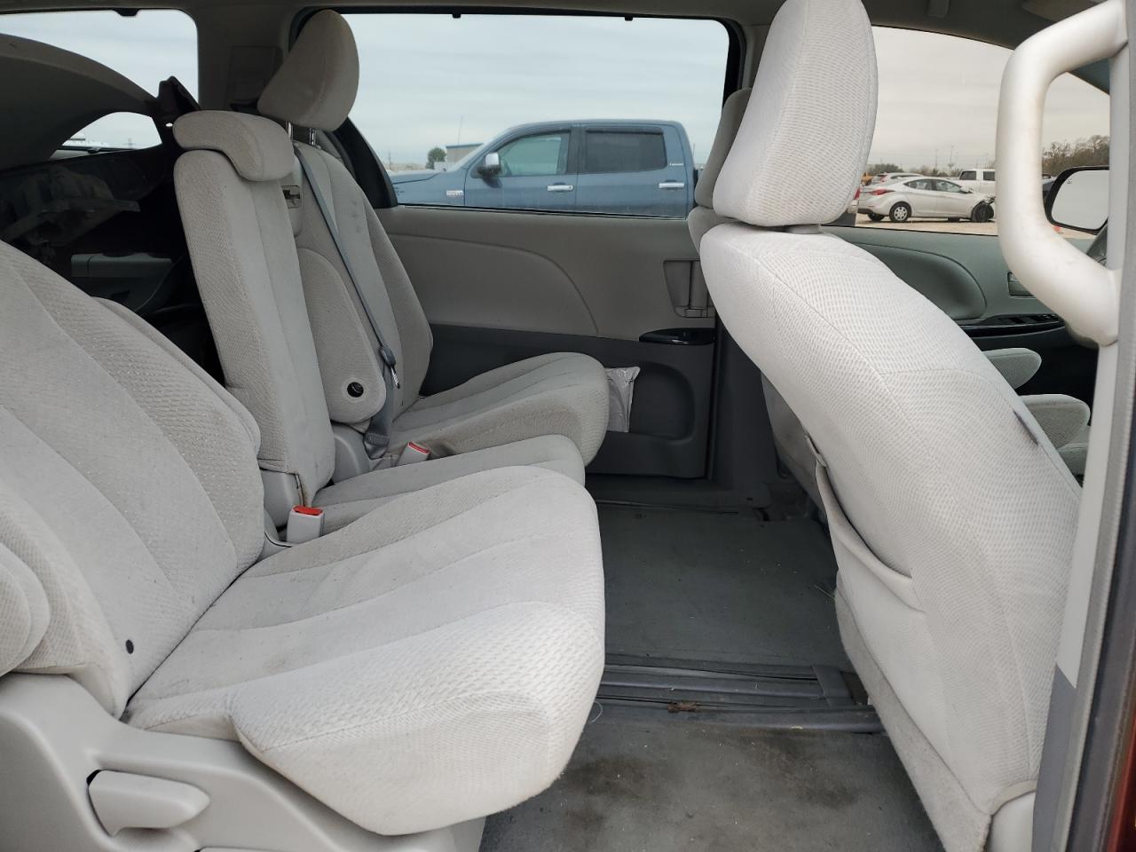 2013 Toyota Sienna VIN 5TDKK3DC1DS316180 Copart auction photo, rear end / minor dent/scratches damage thumbnail 11