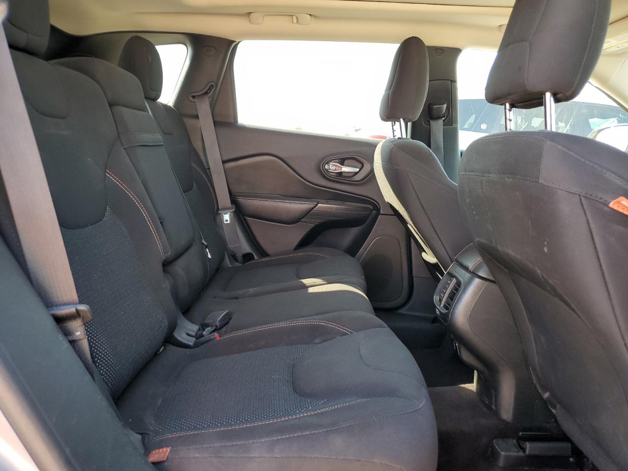 2016 Jeep Grand Cherokee VIN 1C4PJLCB3GW312136 Copart auction photo, hail / rear end damage thumbnail 11