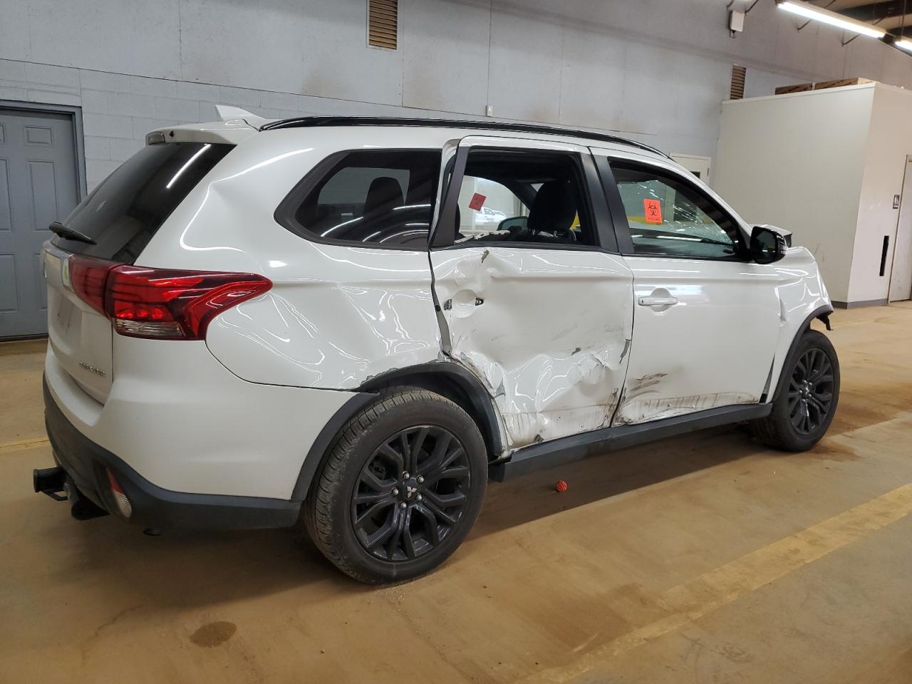 2018 Mitsubishi Outlander VIN JA4AZ3A31JZ065385 Copart auction photo, all over damage thumbnail 3