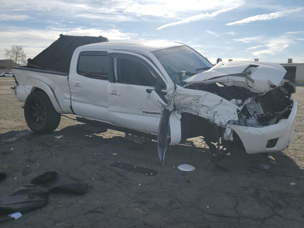 2015 Toyota Tacoma VIN 3TMKU4HN5FM046904 Copart auction photo, all over damage thumbnail 4